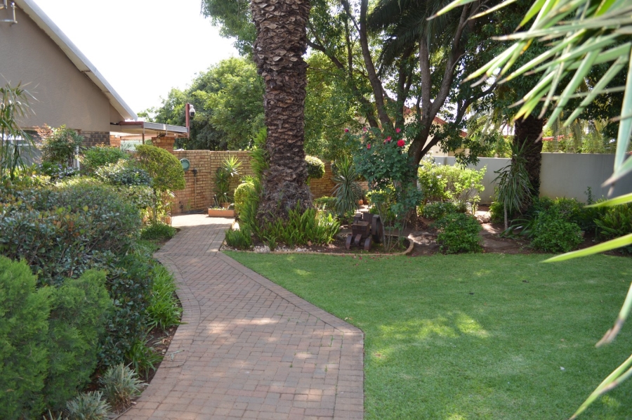 8 Bedroom Property for Sale in Flamwood North West